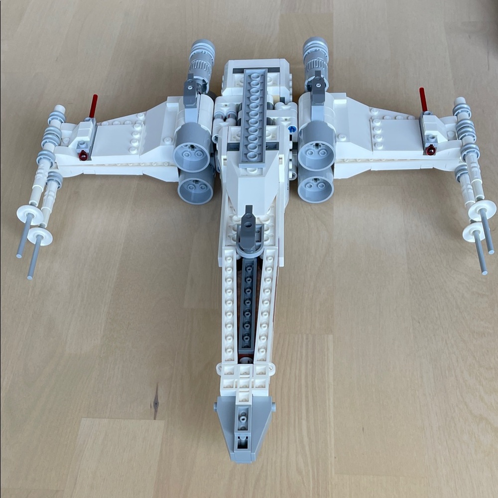 LEGO Set 75301 Luke Skywalker’s X-Wing Fighter - Picture 7 of 10